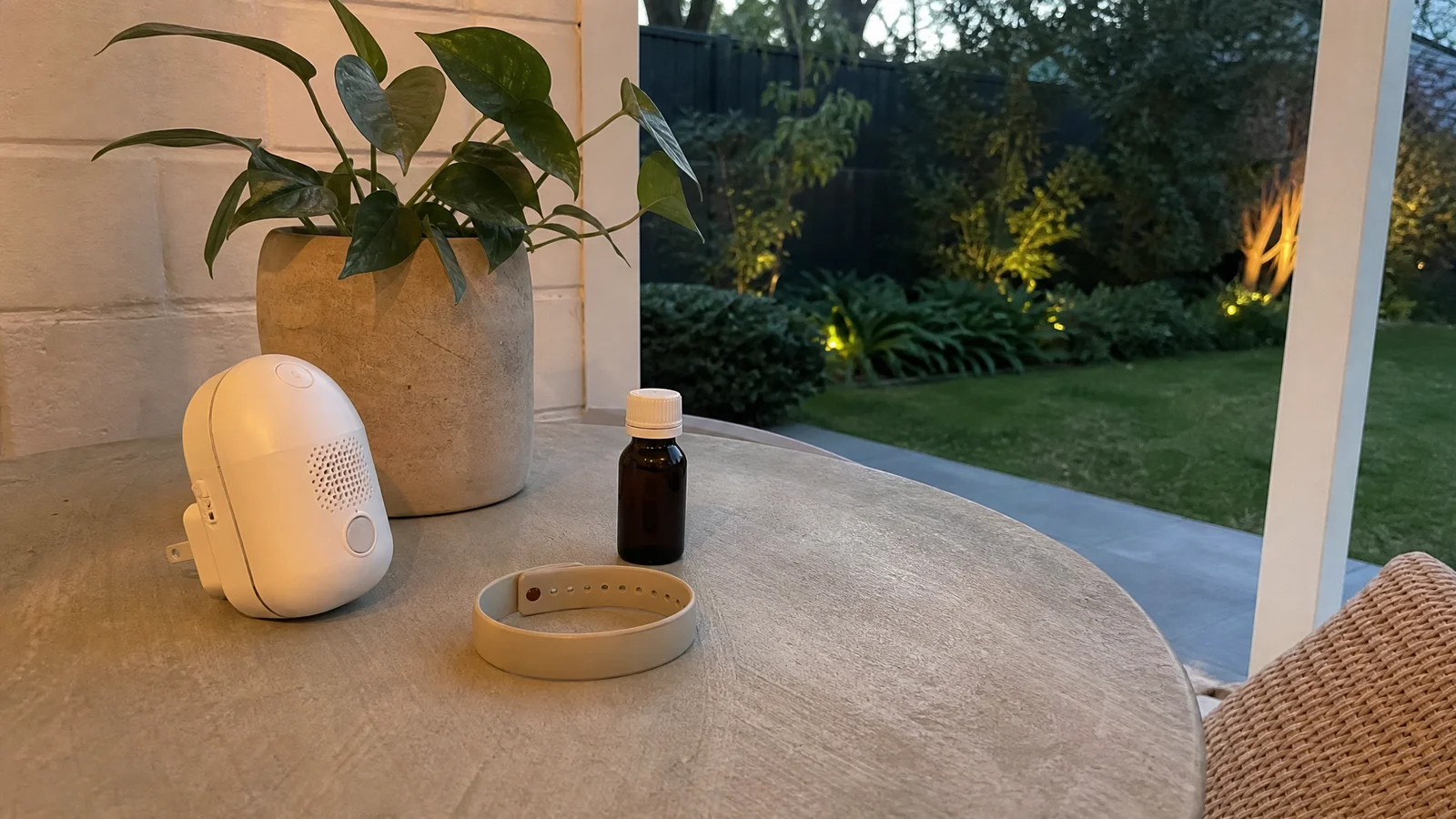 Repellent Spray vs Mosquito Devices: Bracelets, Ultrasonic Repellers, Area Repellers